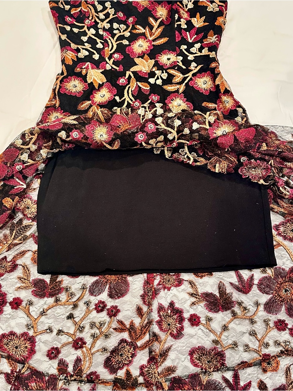Embroidered/Sequin Floral Cocktail Dress (Med) - Picture 6 of 10